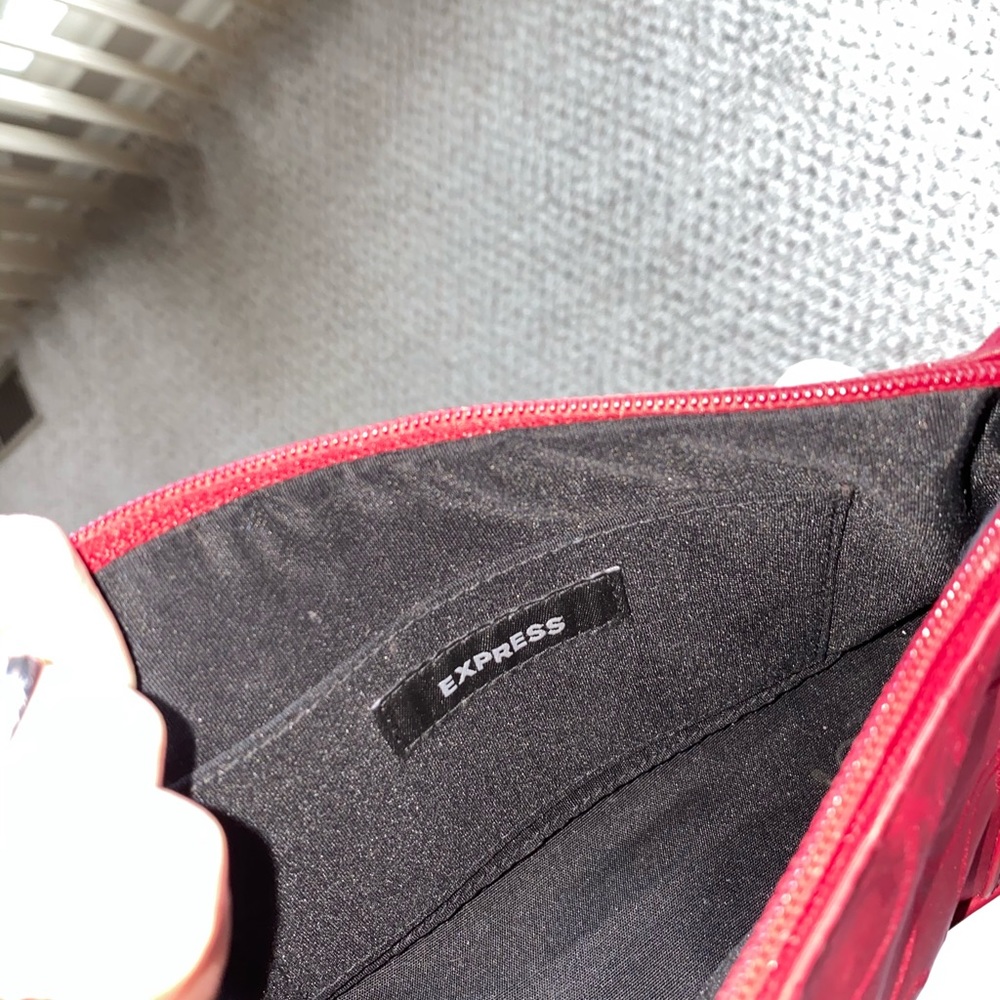 Red Express Purse - Picture 6 of 6